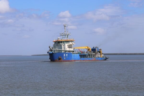 DRAGAGEM NO PORTO DA BEIRA ENFRENTA DESAFIOS OPERACIONAIS POR CAUSA DO TRÁFEGO DE NAVIOS