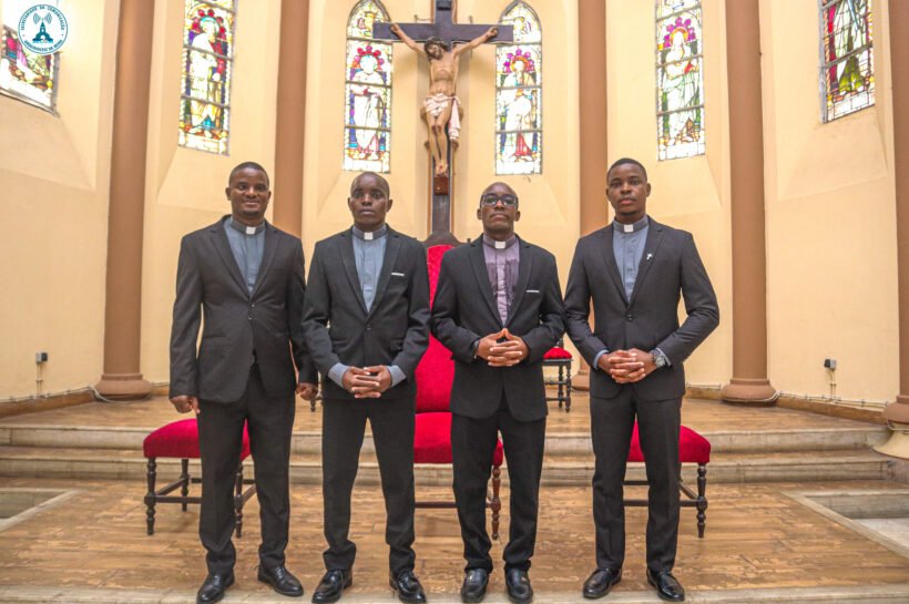 ORDENADOS 4 DIÁCONOS NA ARQUIDIOCESE DA BEIRA