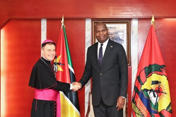 NÚNCIO APOSTÓLICO EM MOÇAMBIQUE RECEBIDO PELO PRESIDENTE DA REPÚBLICA