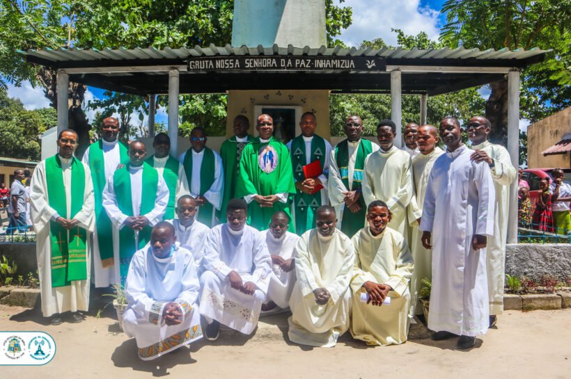 SEMINARISTAS DA BEIRA INSTITUÍDOS NOS MINISTÉRIOS DO LEITORADO E ACOLITADO