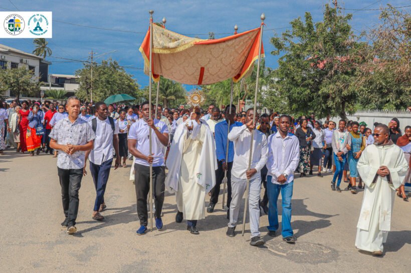 COMOÇÃO DE FIÉIS COM A MORTE DE DOM OSÓRIO MARCA A PROCISSÃO DE CORPUS CHRISTI NA BEIRA
