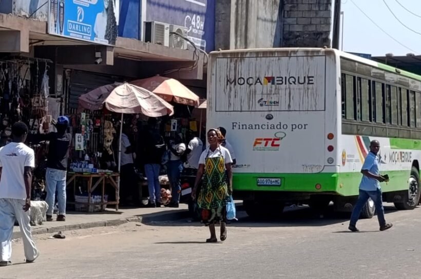 MORADORES DE NDUDA, EM SIX MILE, PEDEM AUTOCARRO PARA REDUZIR DIFICULDADES DE TRANSPORTE